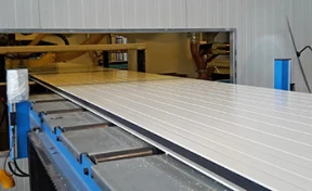 Sandwich panels run into the machine, are produced to size